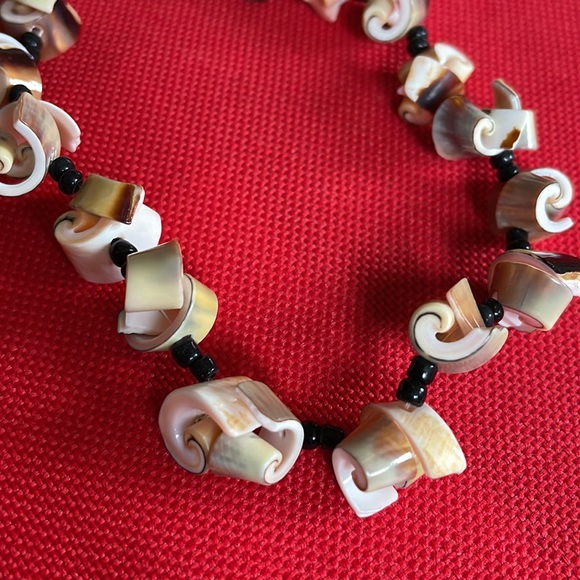 Shell necklace - Picture 3 of 3